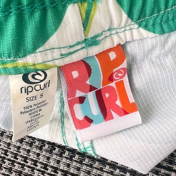 Rip Curl Women's Beach Bazaar Board
Short Swim Shorts Size Small Great Condition - Picture 7 of 11